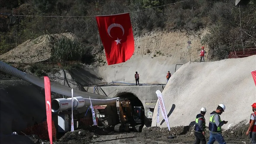Depremlerin vurduğu Hatay'da 11,2 kilometrelik atık su tüneli inşa ediliyor