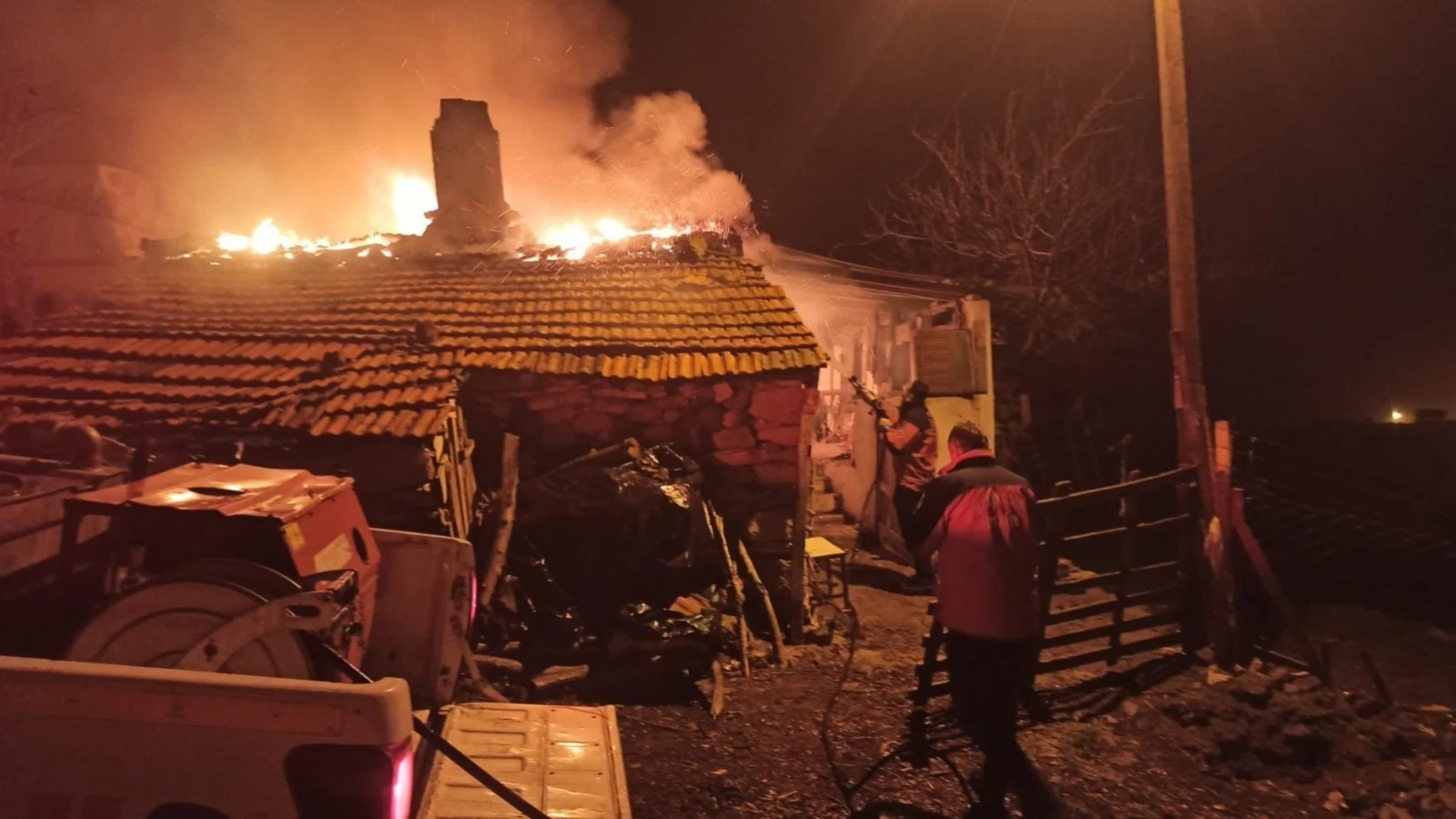 Balıkesir'de sobadan çıkan yangında felaketten dönüldü