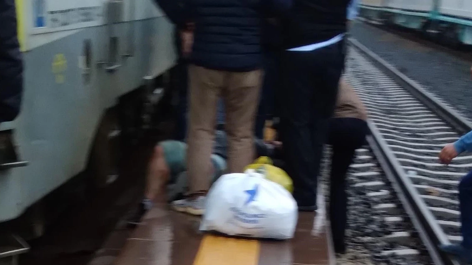 Tekirdağ'da tren ile peronun arasına sıkışan kadın yaralandı