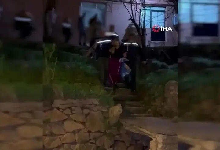 216 yıl hapis cezasıyla aranan kadın İstanbul'da yakalandı