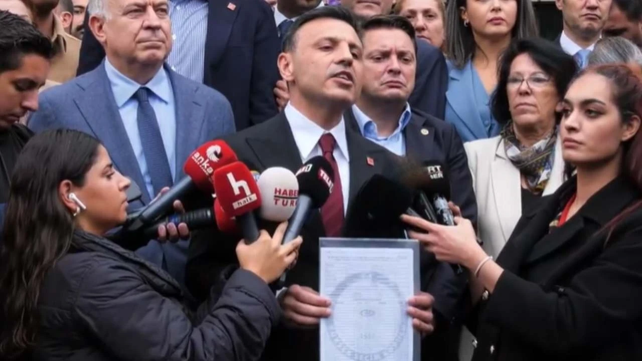 Özgür Çelik mazbatasını teslim aldı