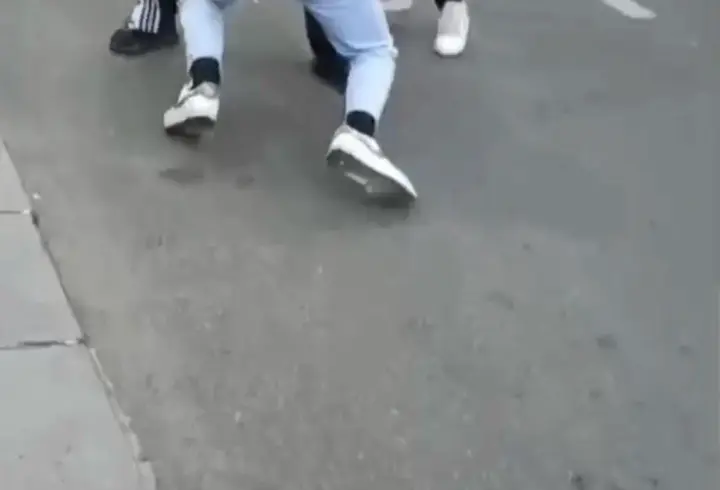 İstanbul - Bayrampaşa’da silahlı yumruklu tekmell kavga kamerada