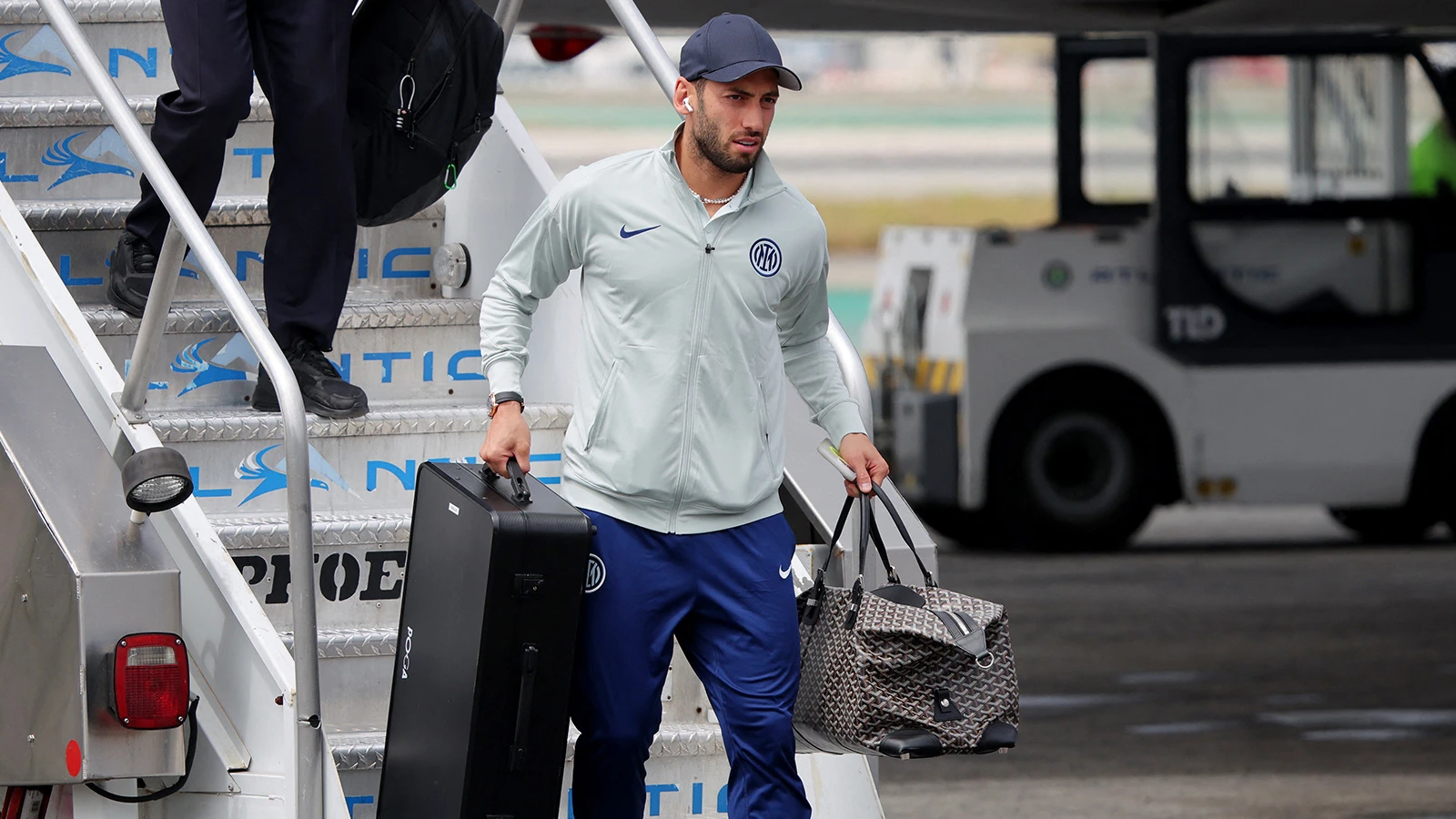 Hakan Çalhanoğlu'nun babasından Galatasaray paylaşımı! Ünlü gazeteci de duyurdu