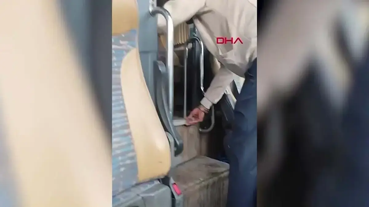 Polisleri Şaşkına Döndü! Yolcu Otobüsüne Düzensiz Göçmen Düzeneği Kurmuşlar
