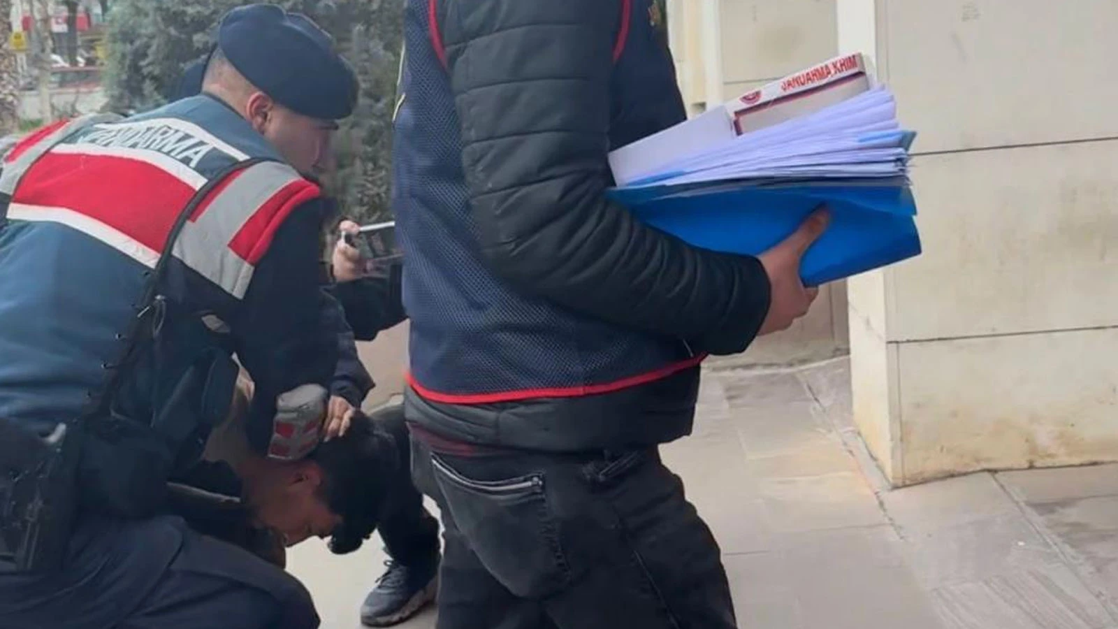 Manisa’da korkunç cinayet! 4 aile ferdini öldüren şüpheli tutuklandı