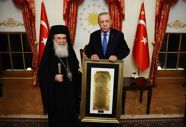 Kudüs Rum Ortodoks Patriği Giannopoulos'tan Cumhurbaşkanı Erdoğan'a anlamlı hediye