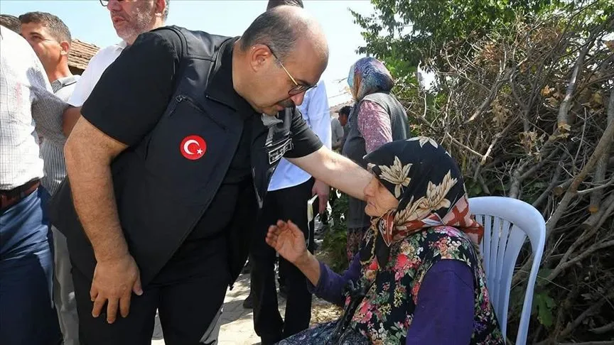 Sındırgı'da deprem sonrası yürütülen çalışmalar sürüyor