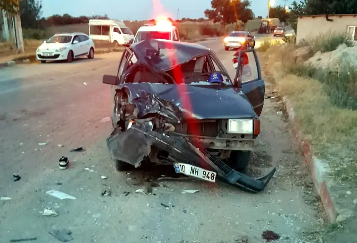 Otomobille çarpışan motosikletin sürücüsü Kasım Efe öldü
