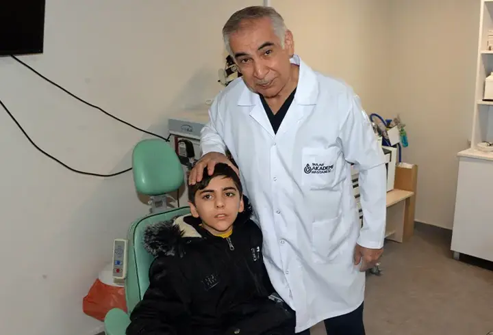 Doktorlar şaştı kaldı! Burnundaki kaşıntının nedeni şoke etti
