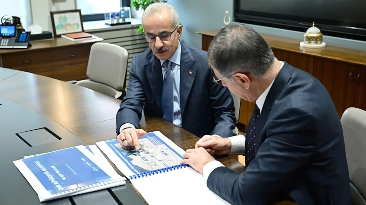 Bakan Uraloğlu-Cemil Tugay Görüşmesi: İzmir'e İkinci Çevreyolu Ve Marmaray Benzeri Tüp Geçit Masada