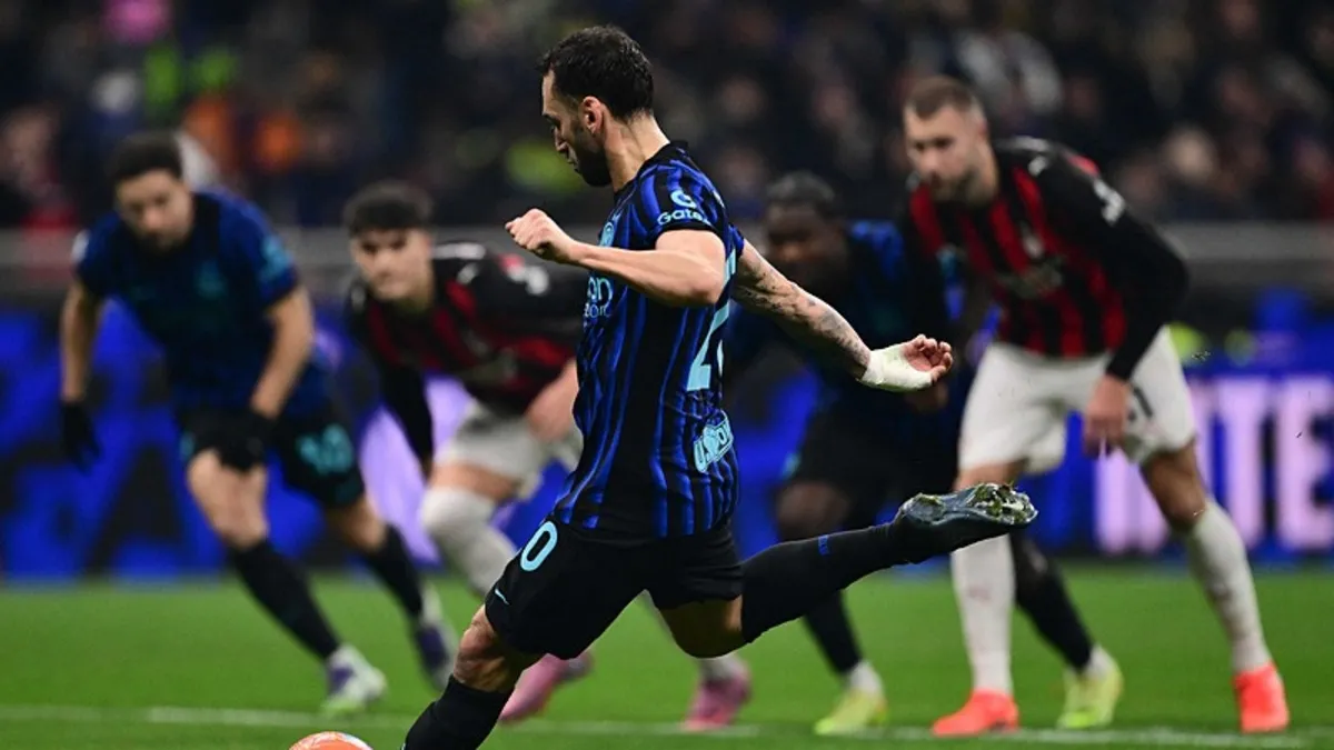 Milano derbisinde zafer Milan’ın! Hakan Çalhanoğlu penaltıyı kaçırdı