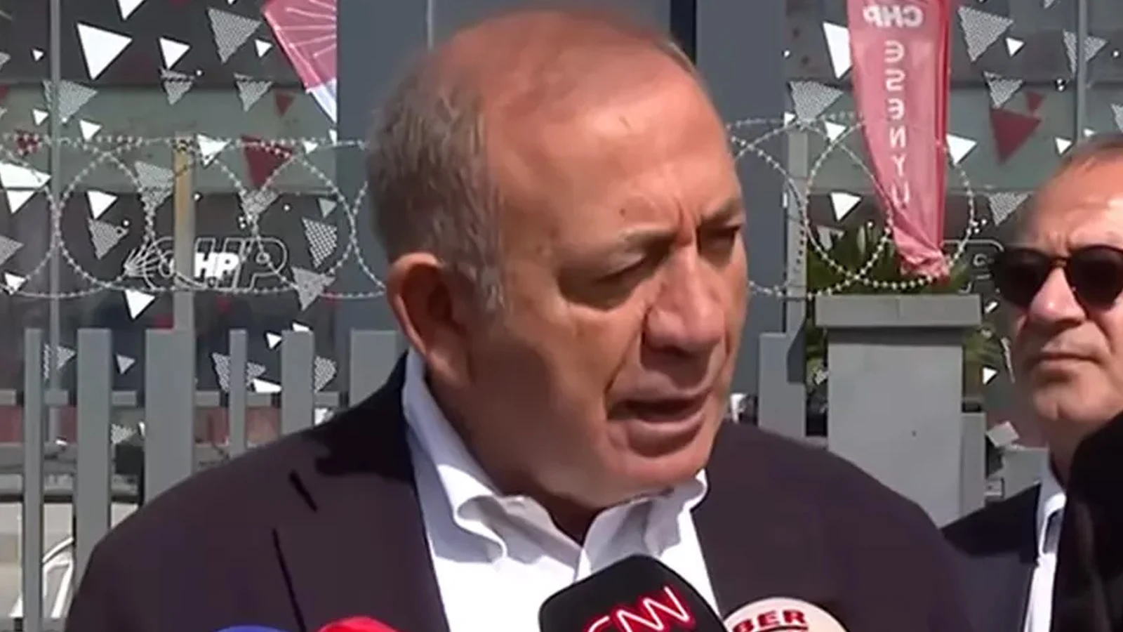 Gürsel Tekin'den Özgür Özel'e sert tepki: Hakkımın hepsini haram ediyorum