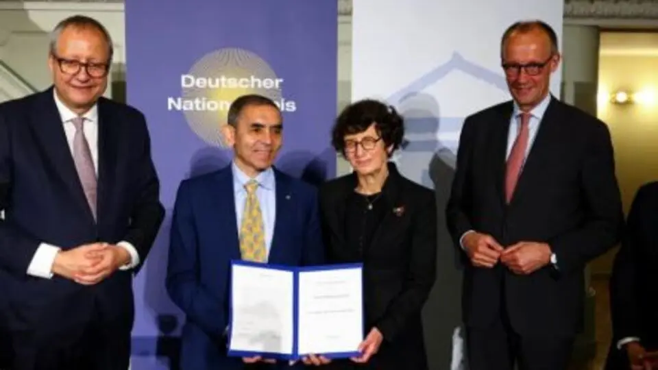 Özlem Türeci ve Uğur Şahin'e Alman Ulusal Ödülü