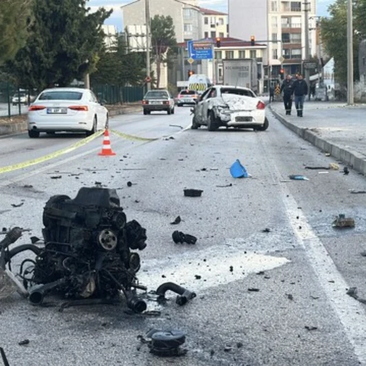 Burdur’da Feci Kaza: Otomobilin Motoru Yerinden Koptu... Sürücüsü Ağır Yaralandı