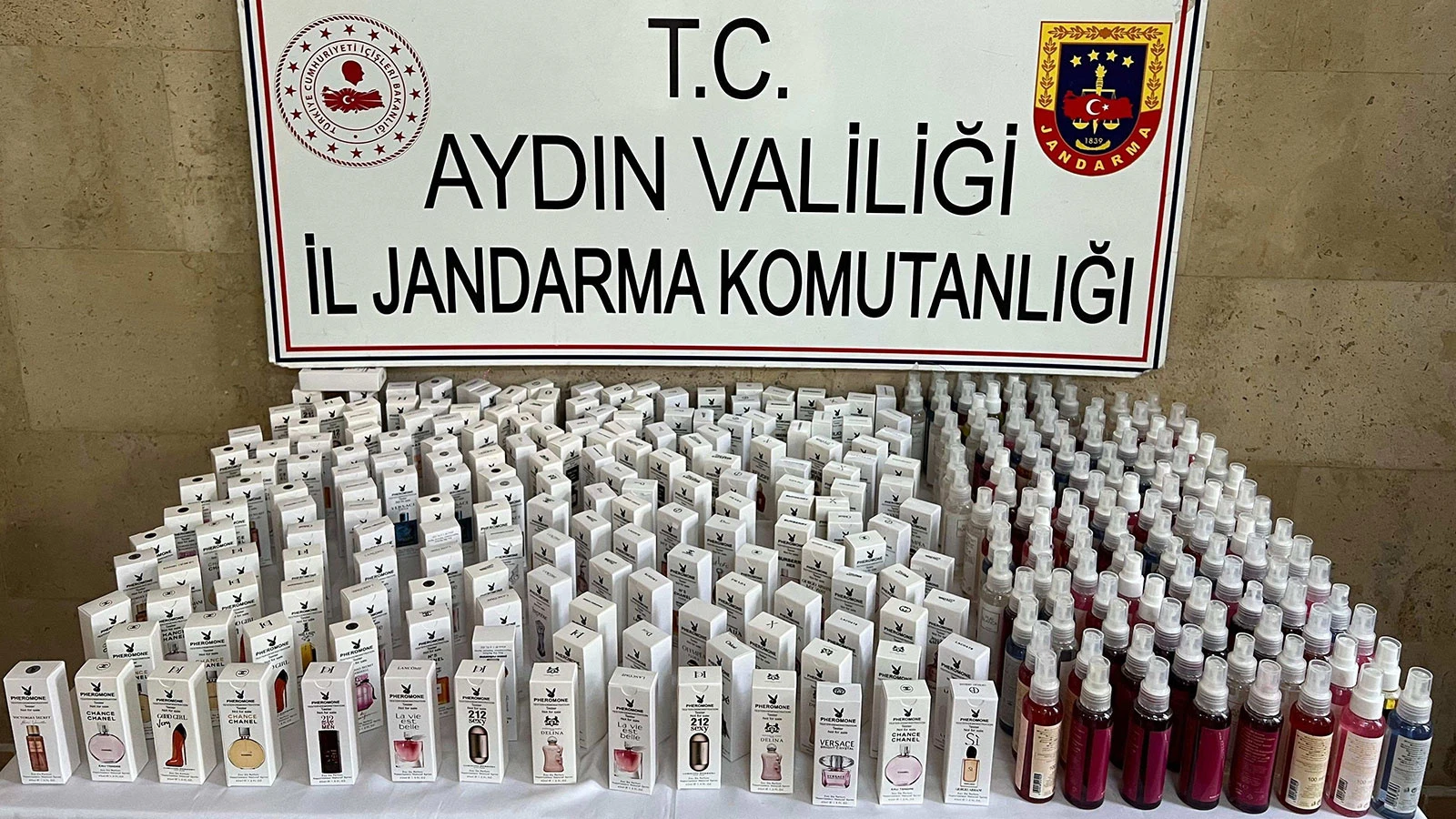 Piyasa değeri 1 milyon liranın üzerinde taklit parfüm ele geçirildi