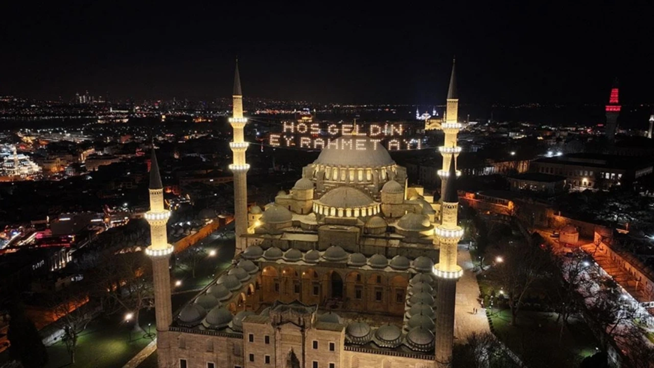 2026 İstanbul'da ilk sahur saat kaçta? İstanbul iftar ne zaman açılacak? 2026 İstanbul Ramazan imsakiyesi...