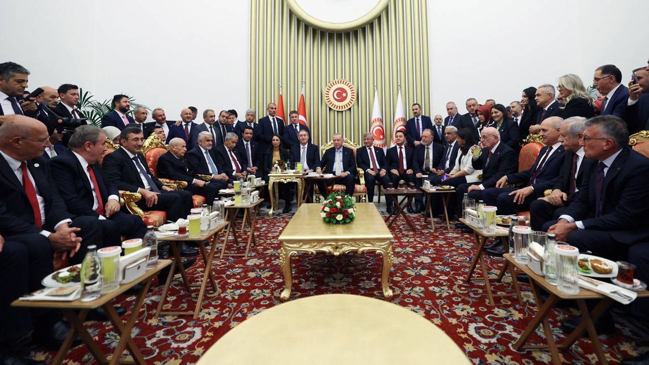 DEM Partili Oluç tartışılan fotoğrafın arka planını anlattı