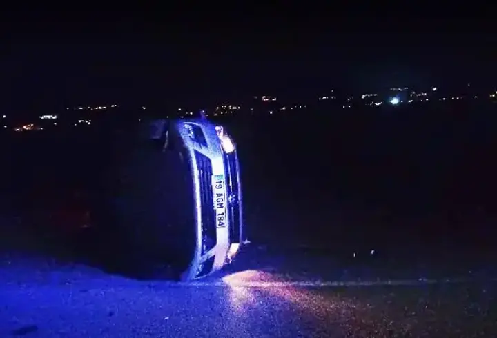Polis aracıyla otomobil çarpıştı: 1'i polis, 3 yaralı