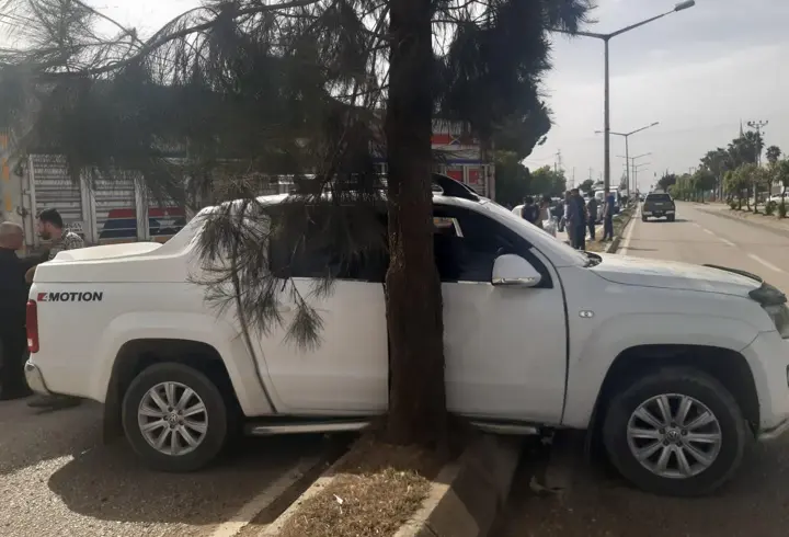 Adana'da tır ile kamyonetin çarpıştığı kazada 2 kişi yaralandı