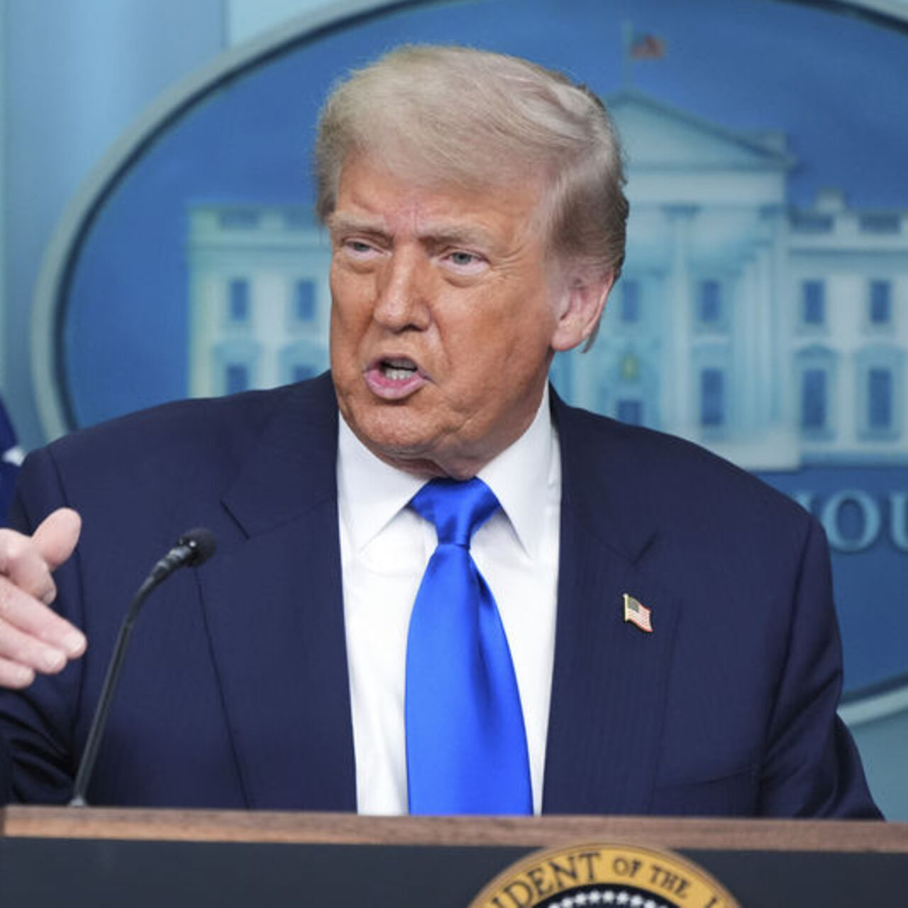 Trump: "Yıllardır dost ve düşmanlar bizi kazıkladı"