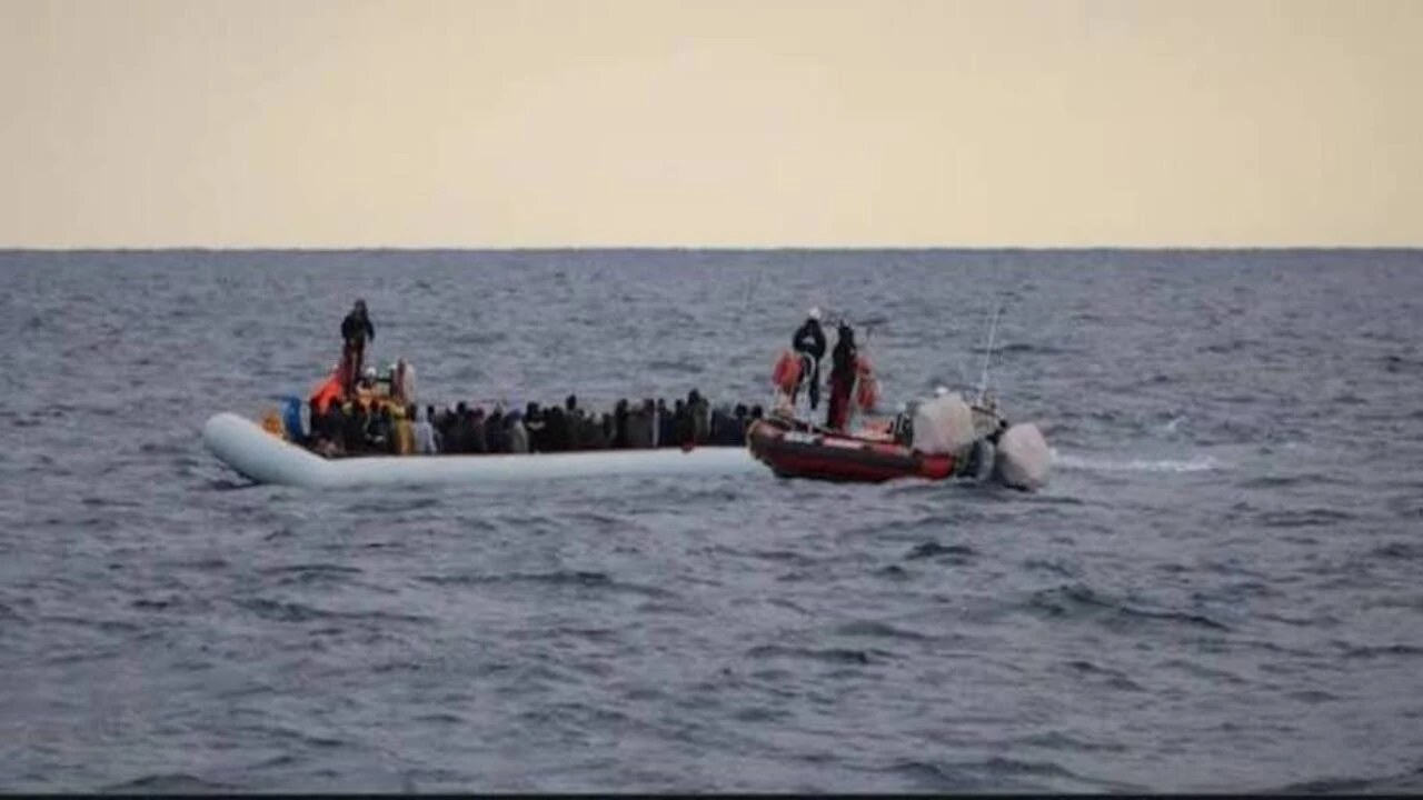 Göçmen Teknesi Yunan Sahil Güvenlik Gemisine Çarptı, 1'i Bebek 6 Kişi Hayatını Kaybetti
