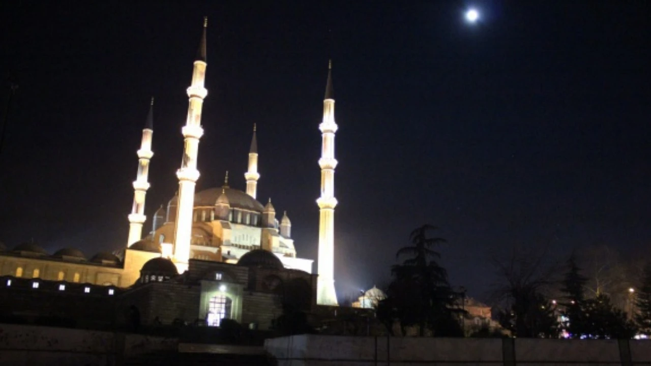 Mevlid Kandili ne zaman? Kandil bugün mü, yarın mı?