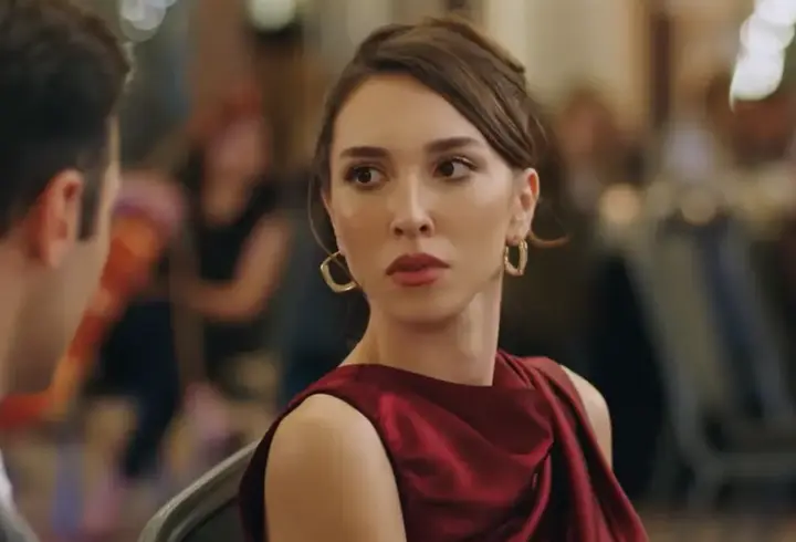 Kızılcık Şerbeti Elif kimdir? Zeynep Parla kaç yaşında ve nereli?