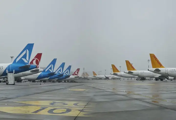 Hava trafiğine sağanak engeli! 51 uçak rota değiştirdi