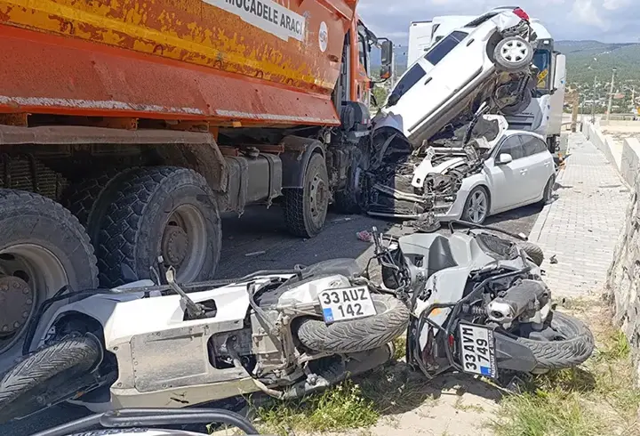 Mersin'de kontrolden çıkan kamyon ortalığı savaş alanına çevirdi
