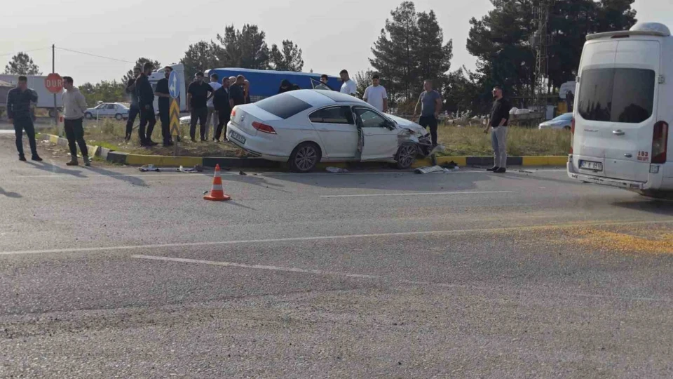Diyarbakır’da Otomobil İle Tır Çarpıştı: 4 Yaralı
