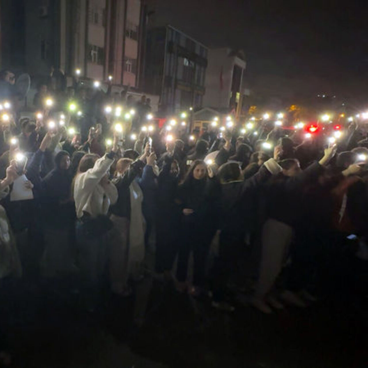 Kız yurdundaki hırsızlık olayına ilişkin öğrencilerden protesto