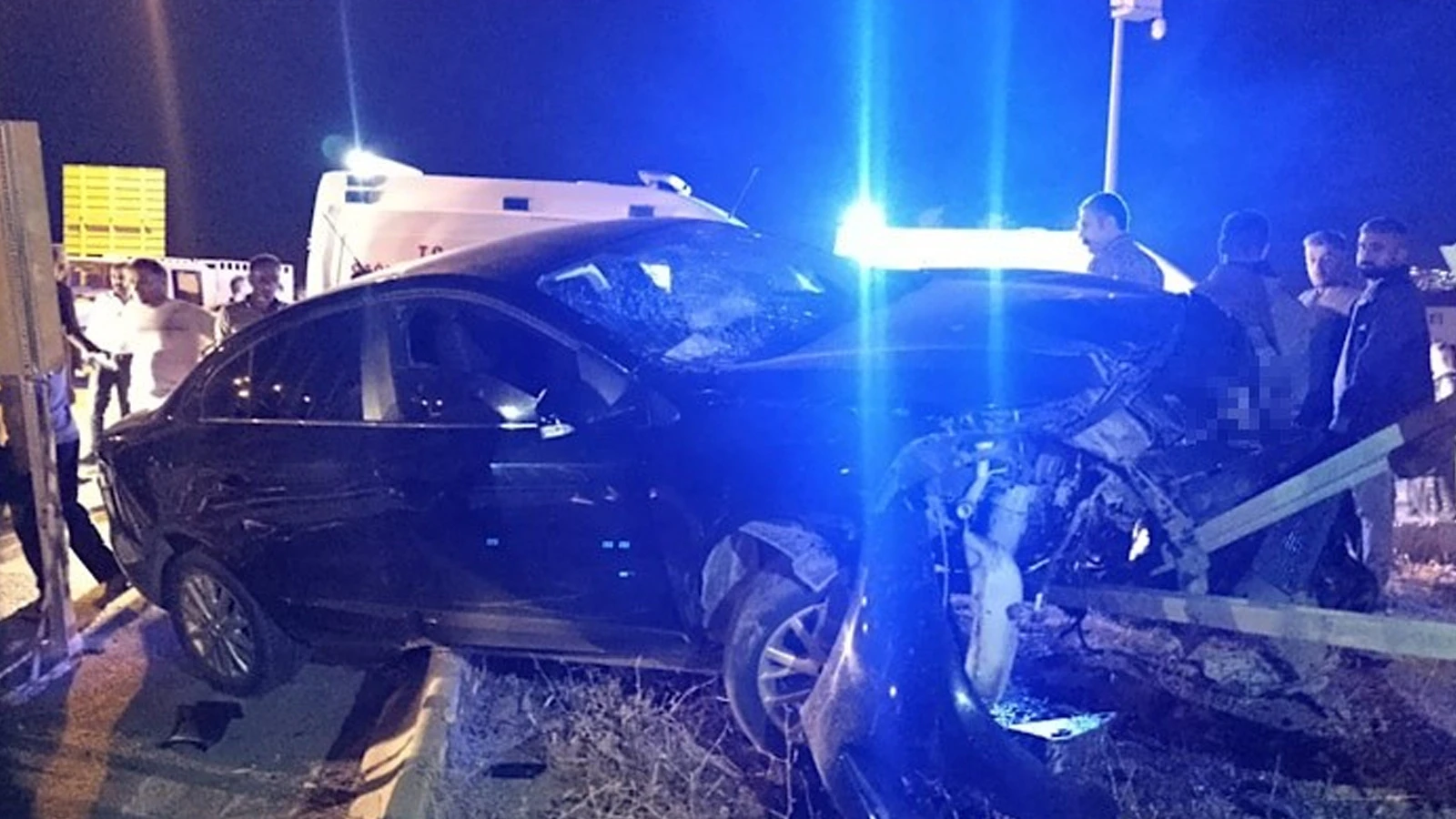 Yüksekova'da feci trafik kazası! Yaralılar var
