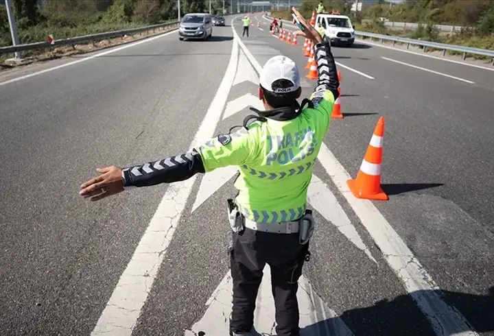 İSTANBUL KAPATILAN YOLLAR 30 AĞUSTOS 2026: 30 Ağustos'ta İstanbul'da Trafiğe Kapatılan Yollar Hangileri? İstanbul Valiliği Kapatılan Güzergâhları Açıkladı