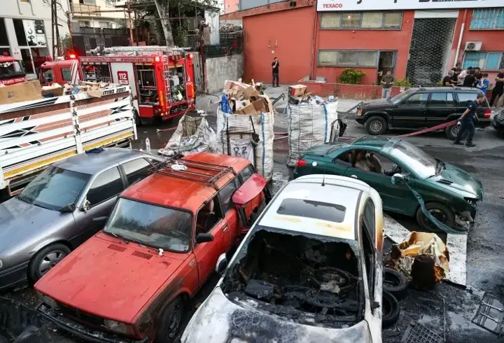 Ataşehir'de sanayi sitesinde korkutan yangın: Çok sayıda araç küle döndü