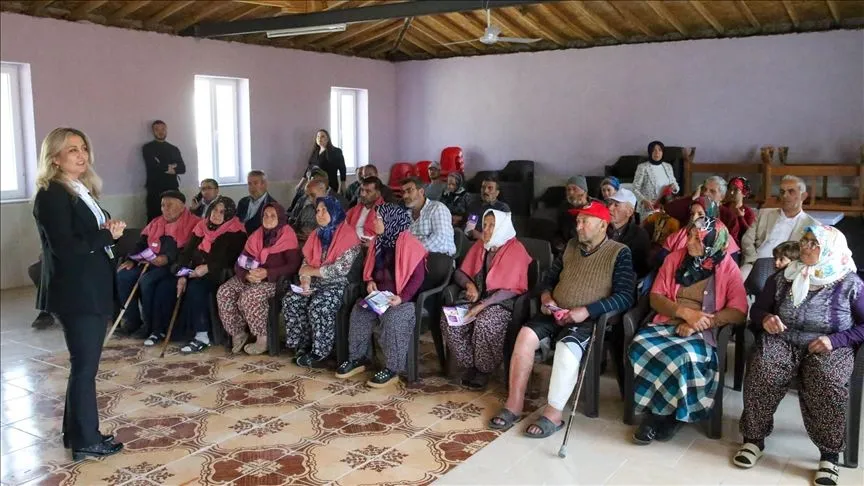 Uşak'ta üniversite öğrencileri köy köy gezerek ilk yardım eğitimi veriyor