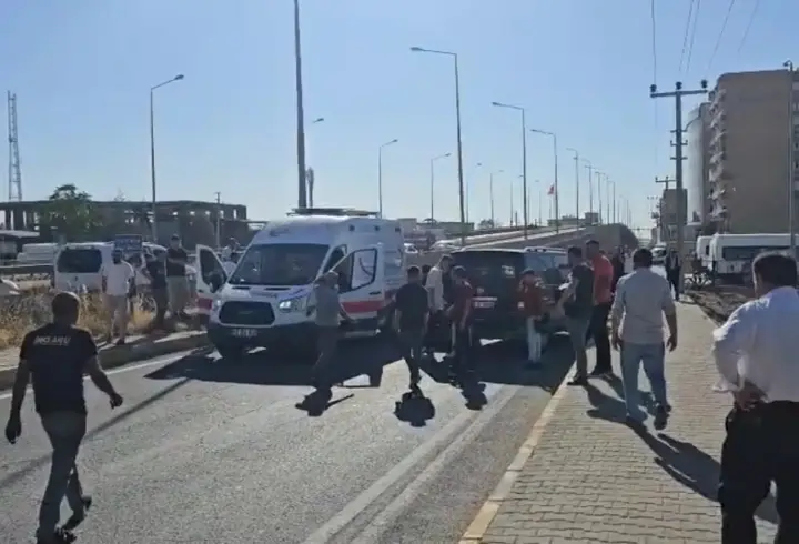 Mardin'de hafif ticari araç ile motosiklet çarpıştı: 2 yaralı