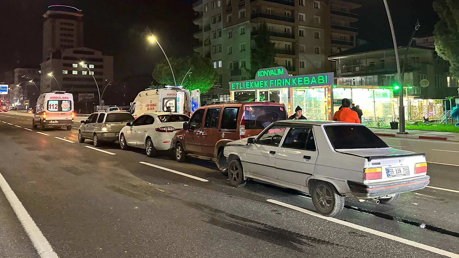 Uşak'ta zincirleme trafik kazası: Çok sayıda yaralı var