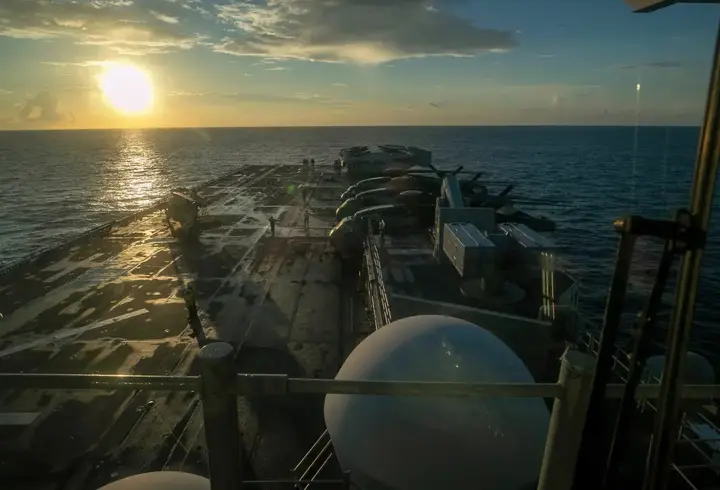 İran: USS Tripoli'ye füze fırlattık