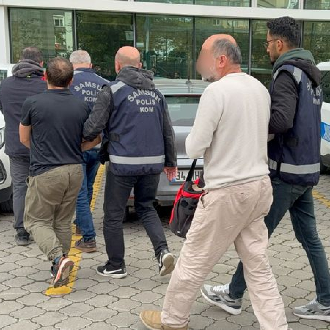 34 ilde FETÖ'ye darbe: 77 şüpheli gözaltında!