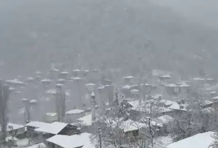 Adana'nın yüksek kesimlerine kar yağdı