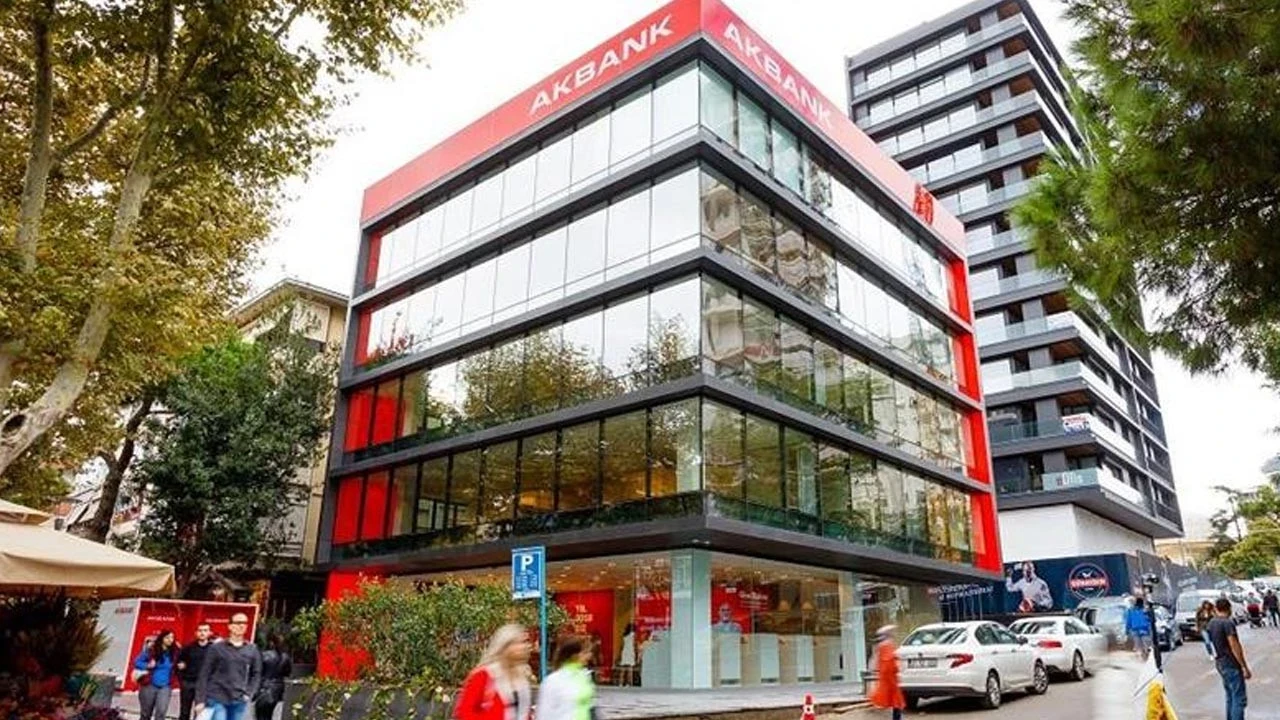 Akbank'tan güçlü performans: Dokuz ayda 38 milyar 908 milyon lira konsolide net kâr
