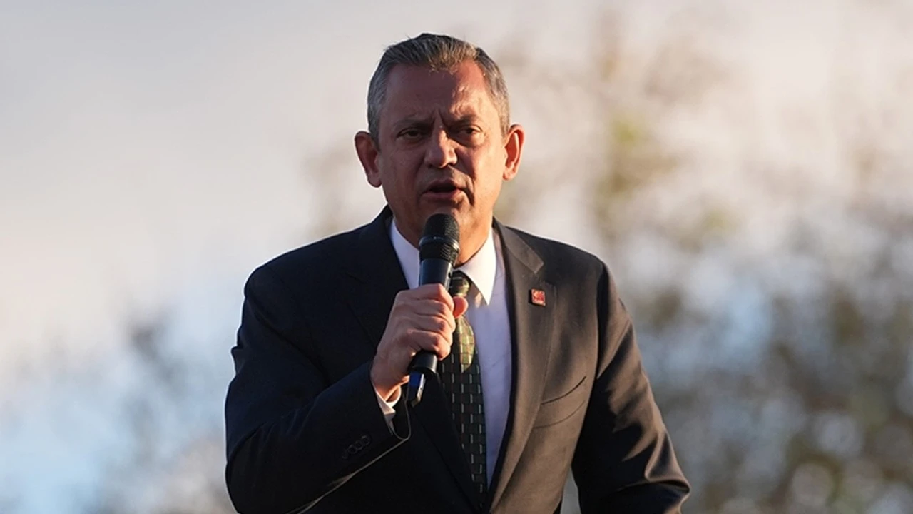 Özgür Özel: Gencecik başkanımızın alnına leke sürmeye çalışıyorlar