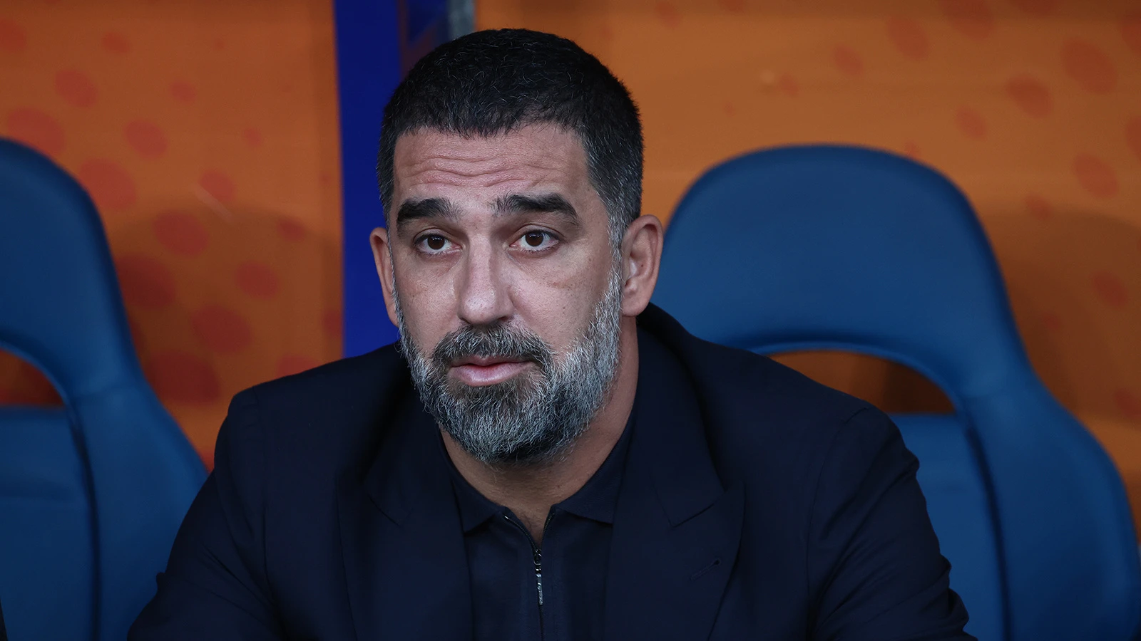 Arda Turan çileden çıktı! Hakemin üstüne yürüdü