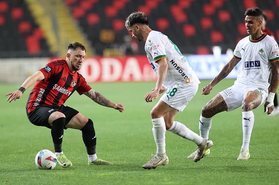 Ateş hattındaki Alanyaspor'a hayat veren galibiyet