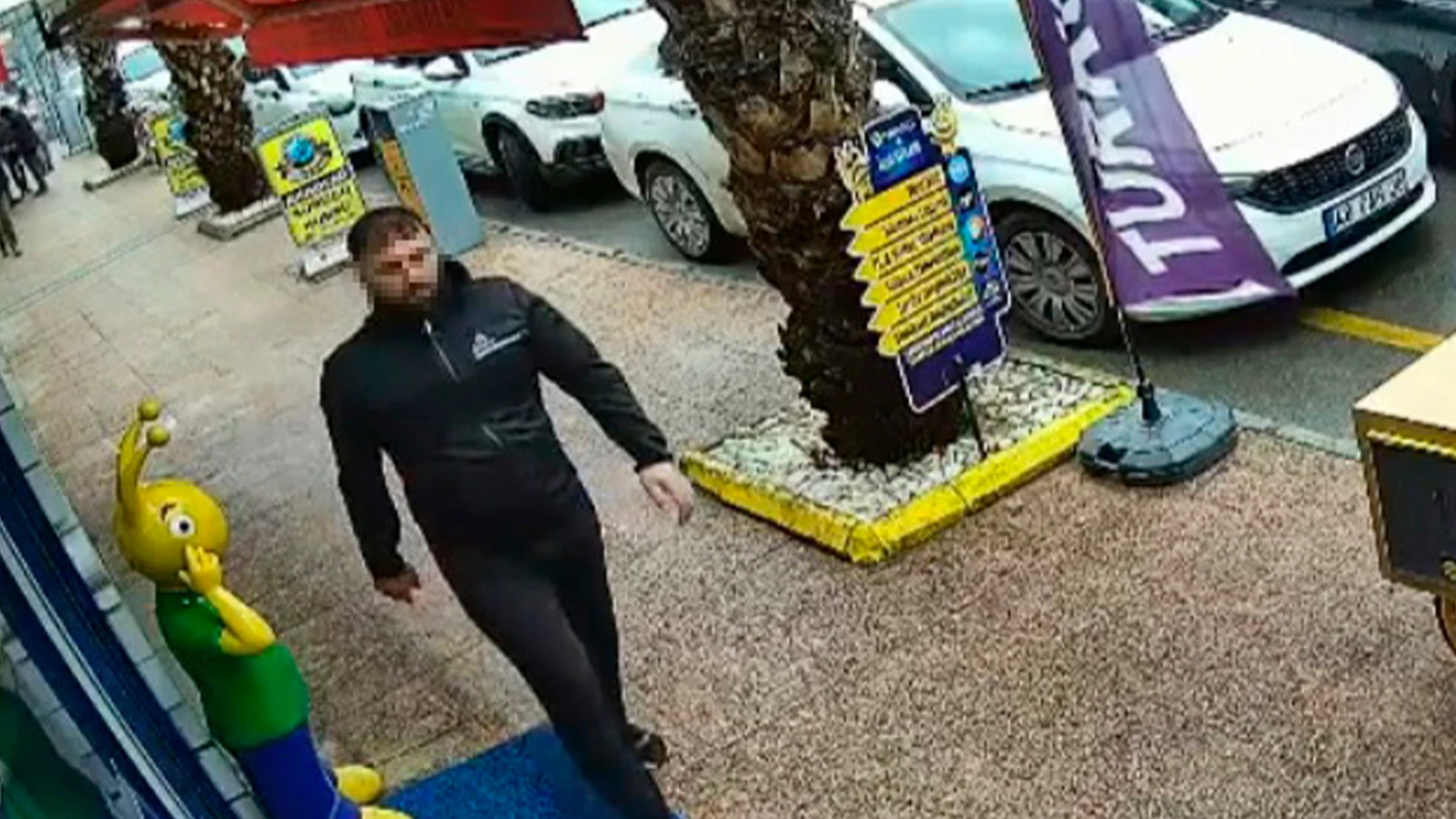 Mersin'de silahlı kuyumcu soygunu; havaya ateş açarak kaçtı