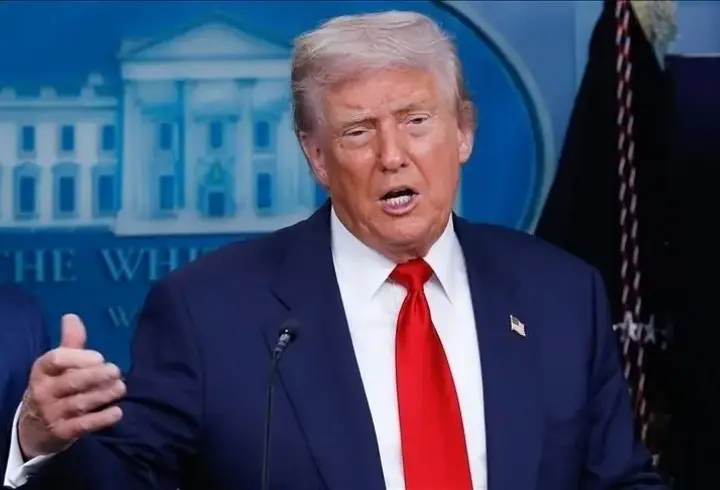 Trump'tan Çin'e yüzde 100 gümrük vergisi!