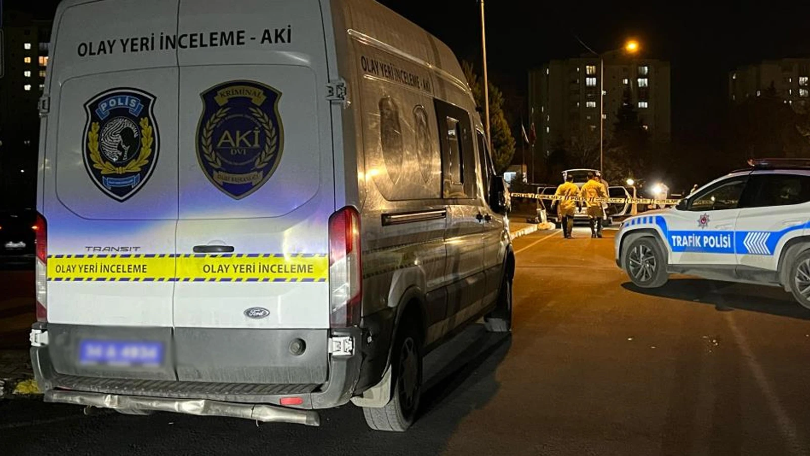 Küçükçekmece’de polis ekiplerinin şüphe üzerine arama yaptığı araçtan cephanelik çıktı