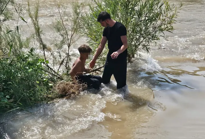 Siirt'te çaya giren 3 çocuktan 2'si kurtarıldı, 1'i kayıp