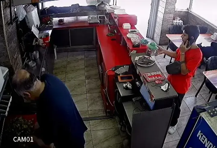 İstanbul- Esenyurt’ta dükkandaki sadaka kutusunu çalan şüpheli kamerada