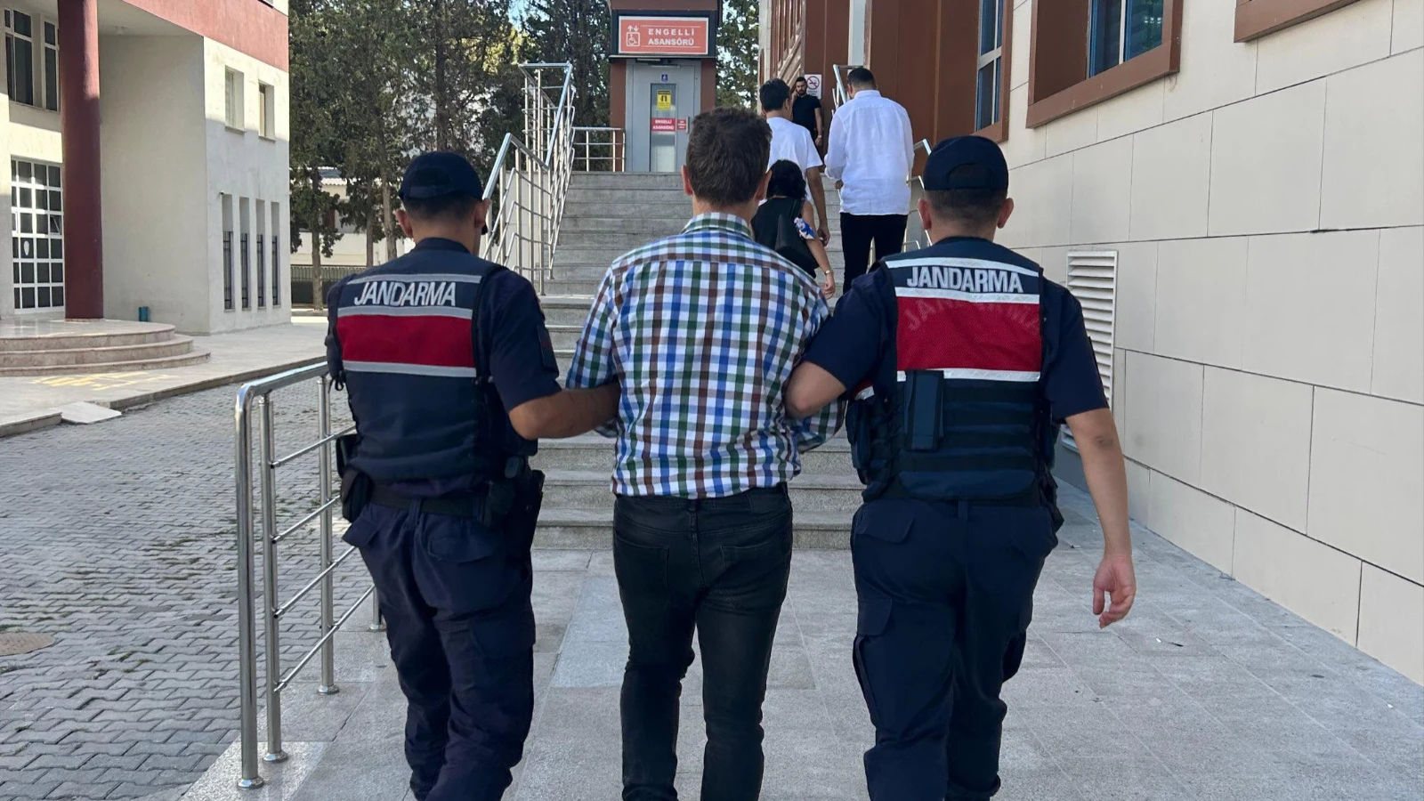 Yalova'da firari FETÖ hükümlüsü yakalandı